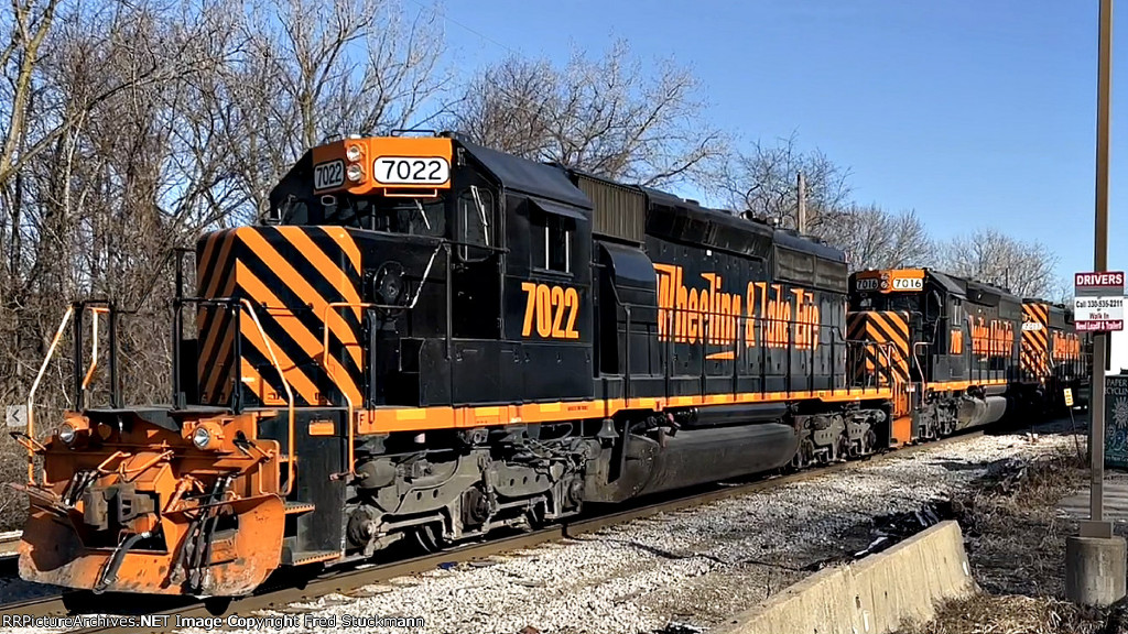 WE 7022 leads the power to the west end of the train.